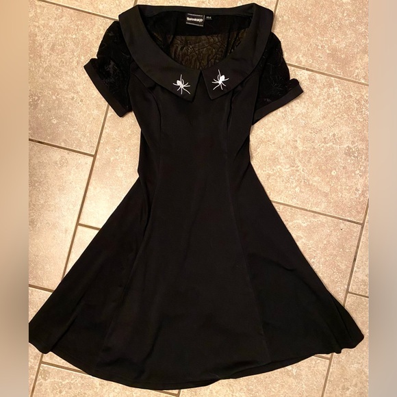 Gothic Collared web dress - Picture 1 of 3